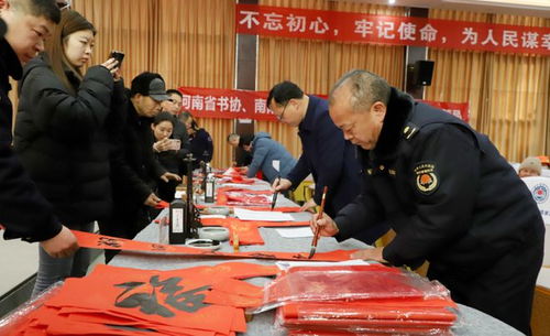 万福迎春 情暖环卫工人——省、市书协义写春联活动走进南阳市城管局圆满落幕